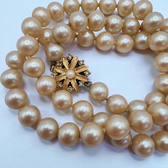 Vintage Faux Pearl Necklace 25" Gold-Tone Rhinestone Floral Clasp, Hand-Knotted - Picture 3 of 8